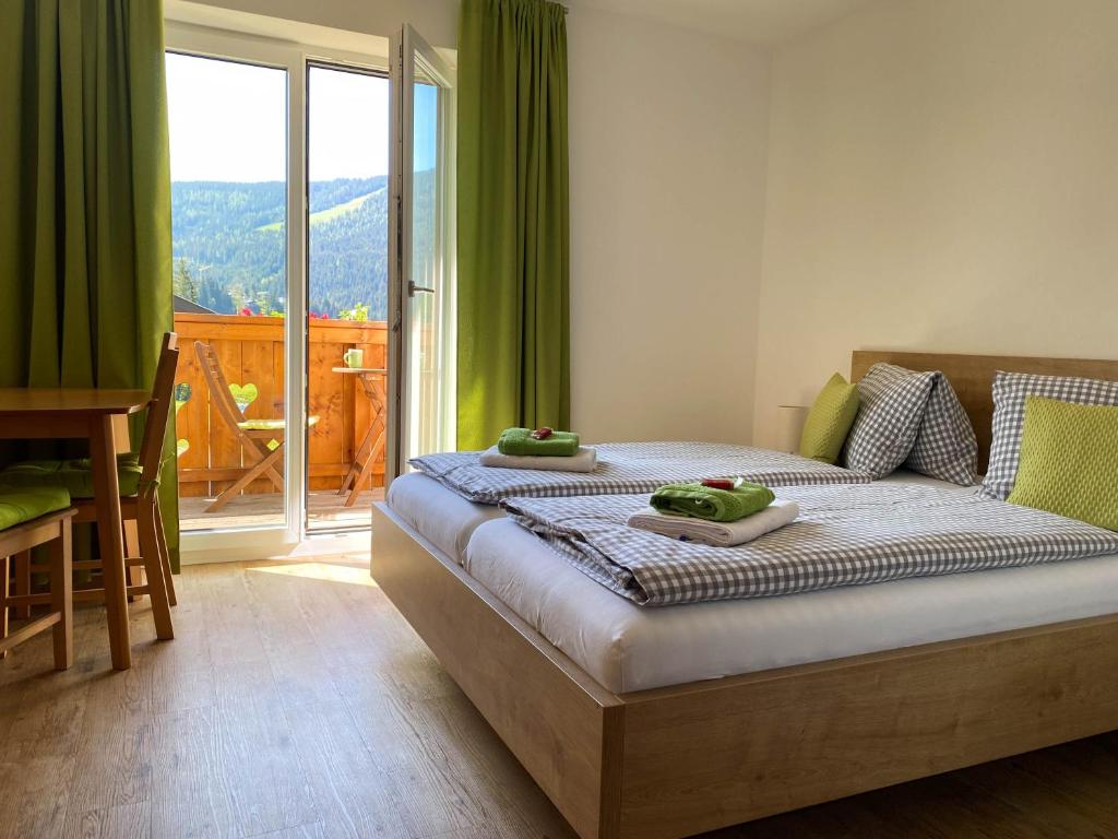 Postel nebo postele na pokoji v ubytování Haus Filzmoos