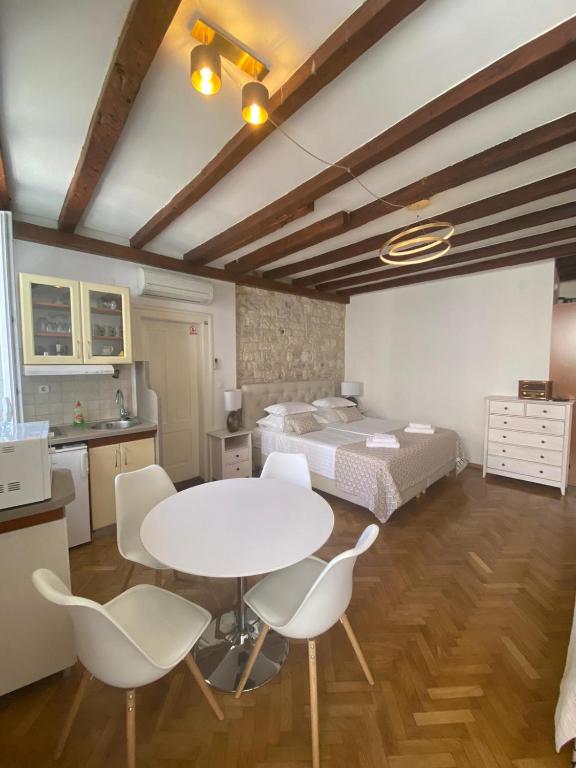 Kuchyň nebo kuchyňský kout v ubytování Palace Wall Residences