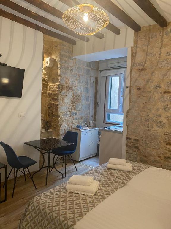 Postel nebo postele na pokoji v ubytování Palace Wall Residences