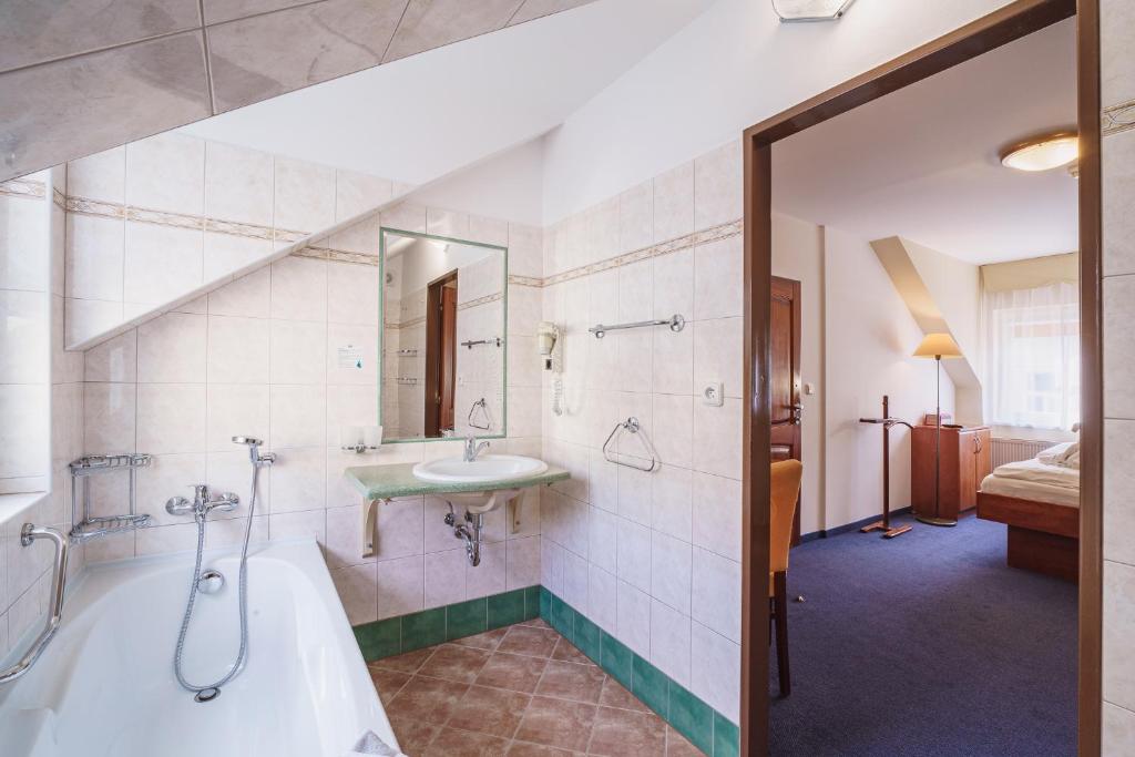 Koupelna v ubytování Francis SPA HOTEL