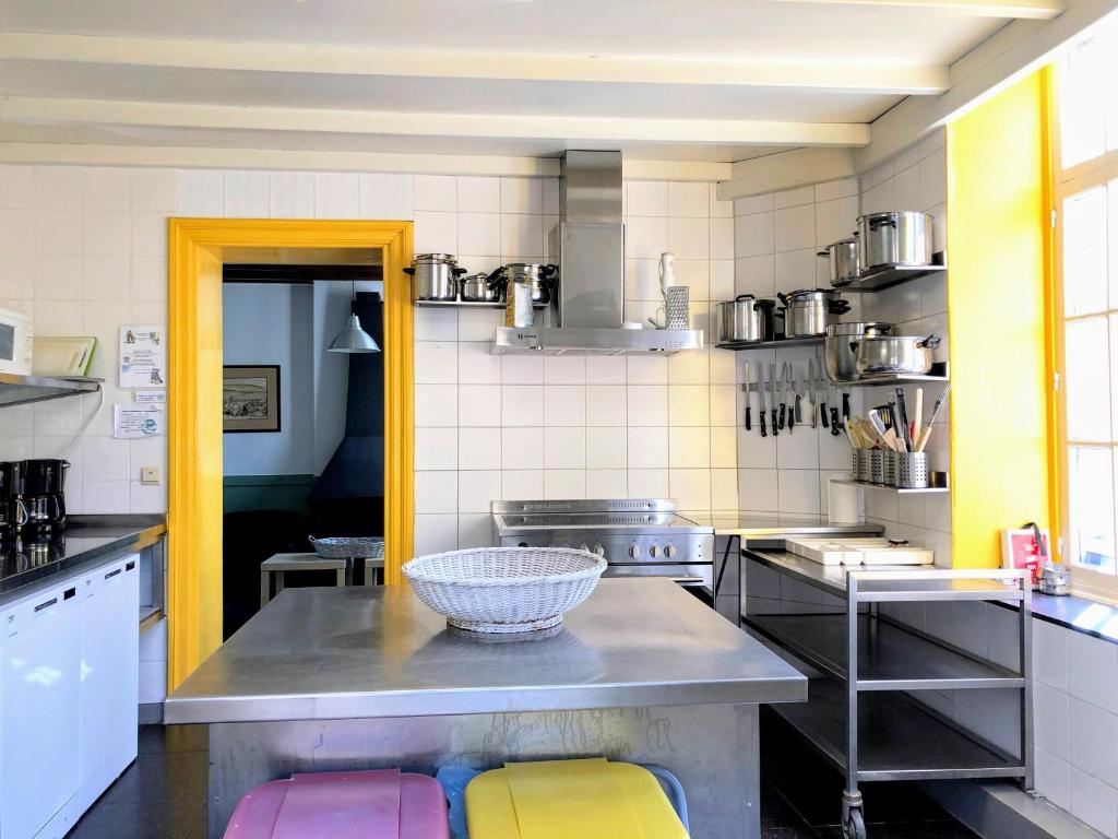 Kjøkken eller kjøkkenkrok på Gîte de Groupe de la Semois