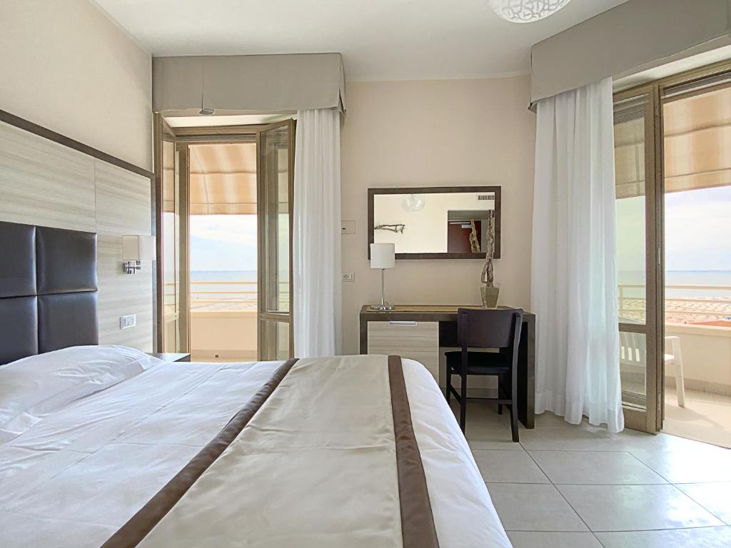 Postel nebo postele na pokoji v ubytování Hotel Capri & Residence