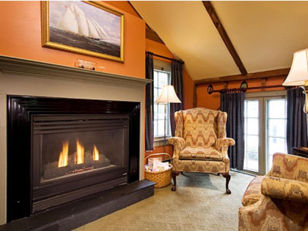 Captain's House Inn - Deluxe King Room Mit Kamin - Wagen (Wildtaube)
