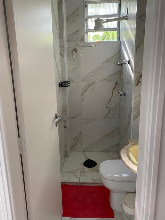  Apartamento Guarujá Pitangueiras 50 metros da Praia.