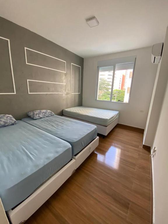  Apartamento Guarujá Pitangueiras 50 metros da Praia.