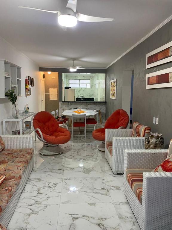  Apartamento Guarujá Pitangueiras 50 metros da Praia.