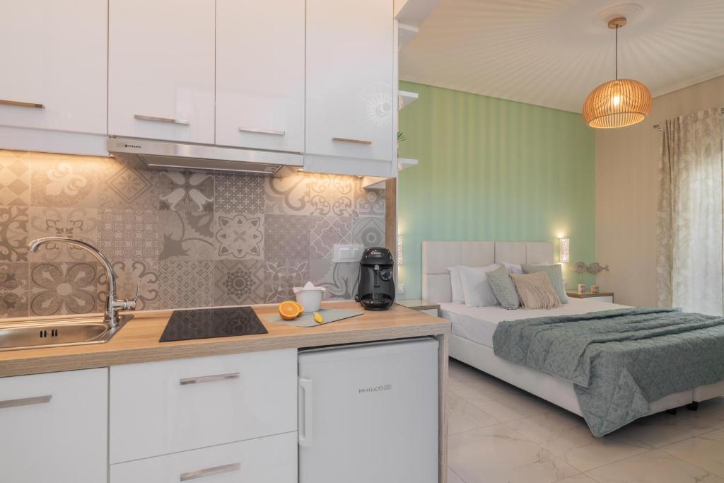Posteľ alebo postele v izbe v ubytovaní Margaritari Apartments