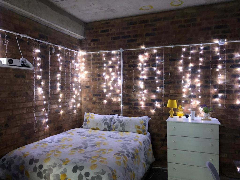 Cozy Apartment In The Center Of Maboneng with Free Wifi - Housity