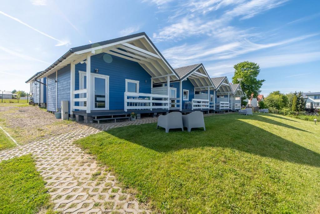 a row of modular homes on a lawn at Niebieskie Żagle in Sianozety