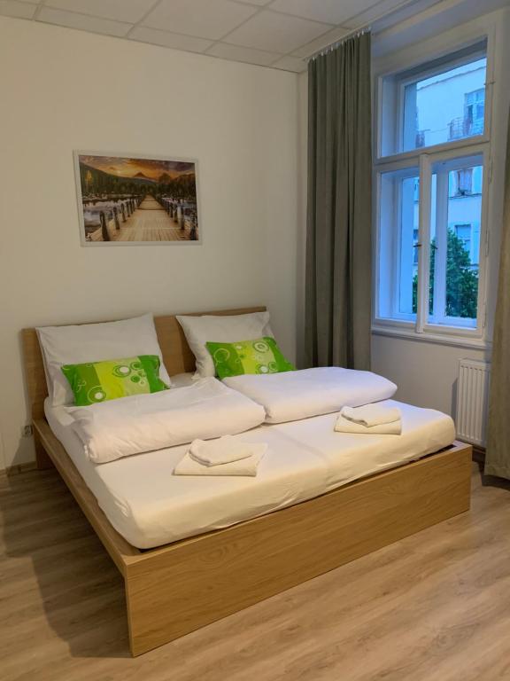 Łóżko lub łóżka w pokoju w obiekcie KK Apartments