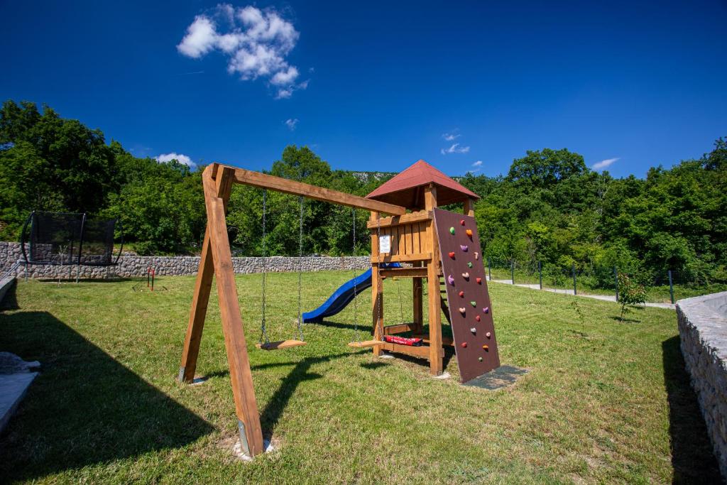 Herní místnost nebo prostor pro děti v ubytování Family friendly Villa Zaneta with pool