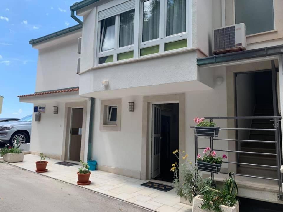 Budova, v ktorej sa apartmán nachádza