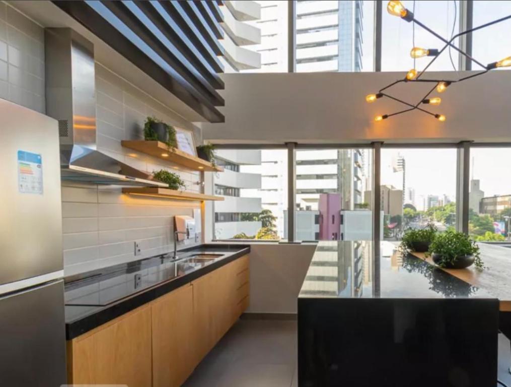  Apartamento Studio novo / 200 mts metrô Vergueiro