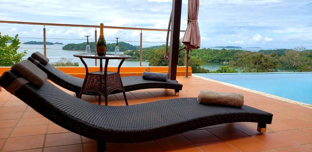 Bazén v ubytování Boca Chica Bay Eco Lodge nebo v jeho okolí
