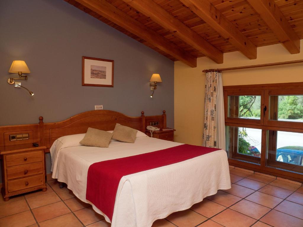 Postel nebo postele na pokoji v ubytování Hotel & SPA Peña Montañesa