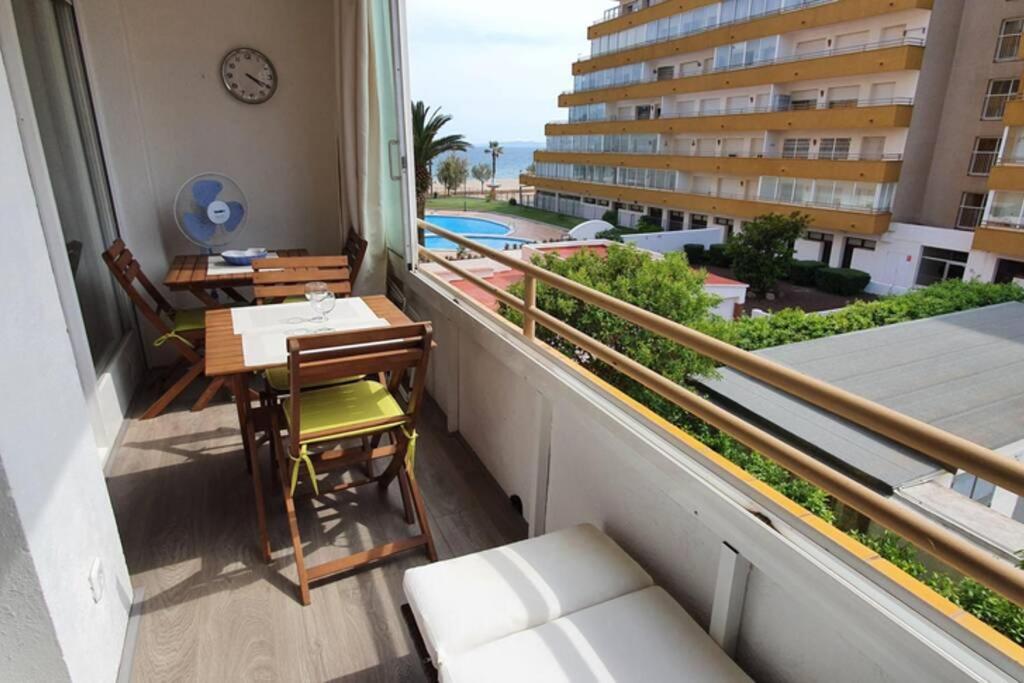 Apartamento con vistas al mar y la piscina, Roses, Roses ...