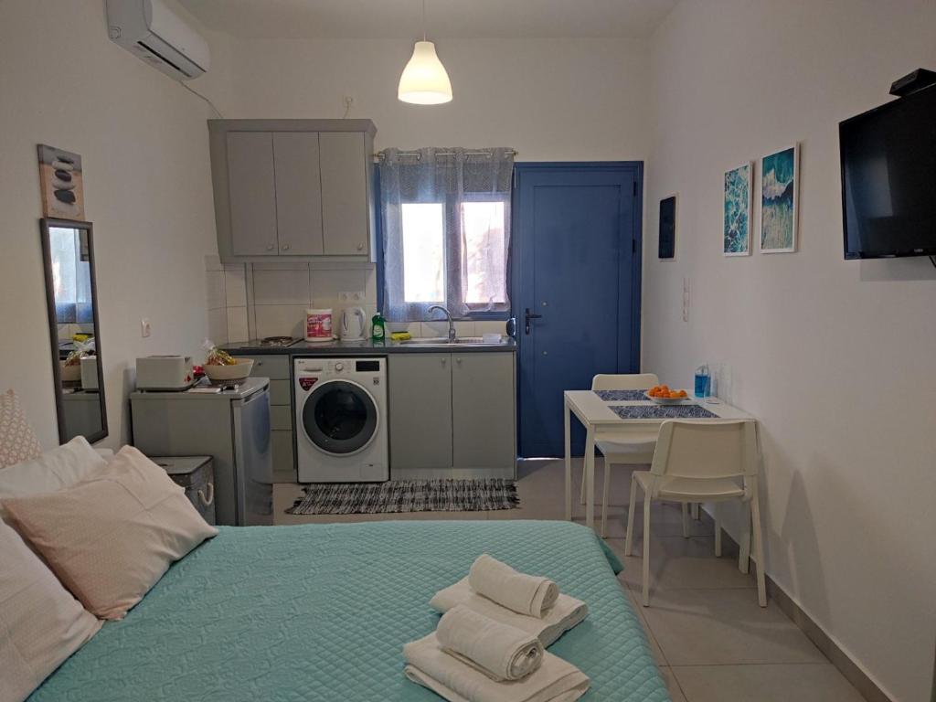 Kuchyň nebo kuchyňský kout v ubytování Finiki Seaside Apartment