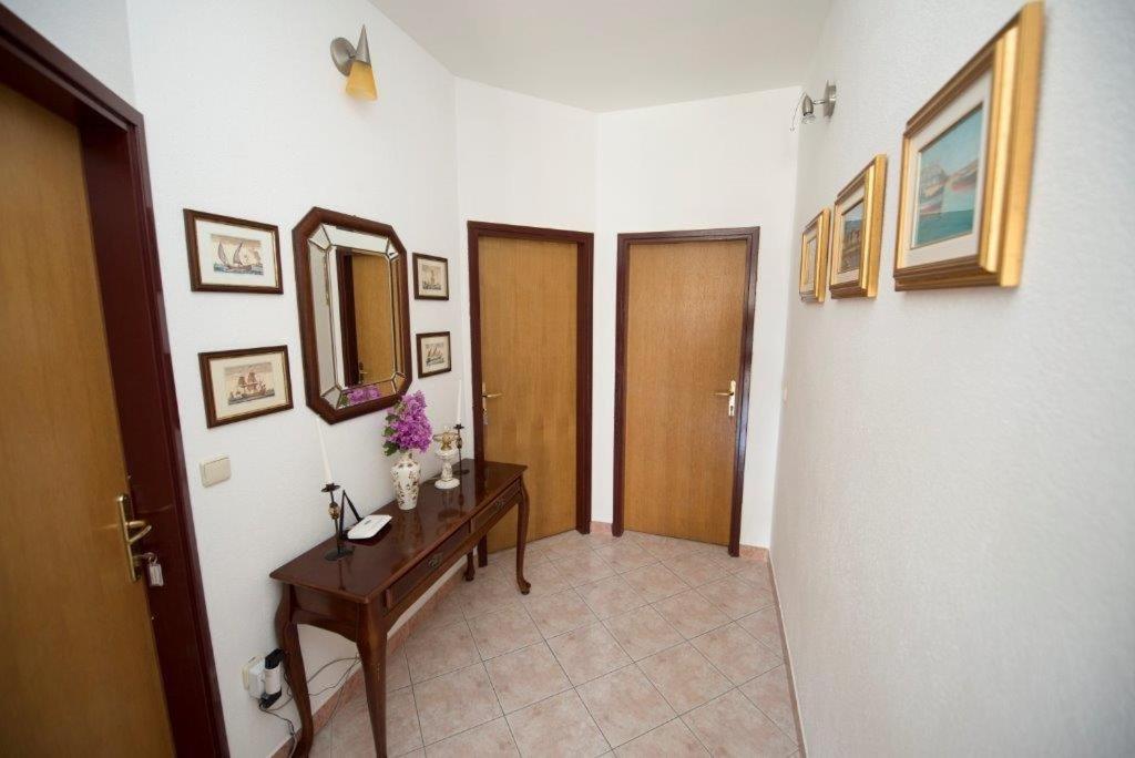 Fotografia z galérie ubytovania Studio apartment in Duce with sea view, balcony, air conditioning, WiFi 132-5 v destinácii Duće
