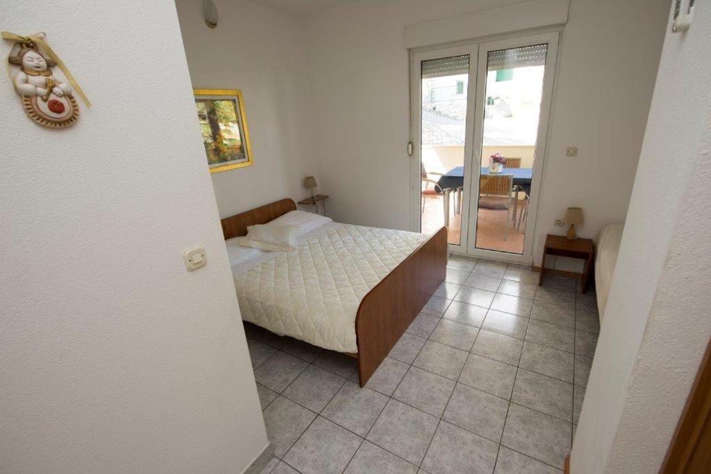 Postel nebo postele na pokoji v ubytování Studio apartment in Duce with sea view, balcony, air conditioning, WiFi 132-7
