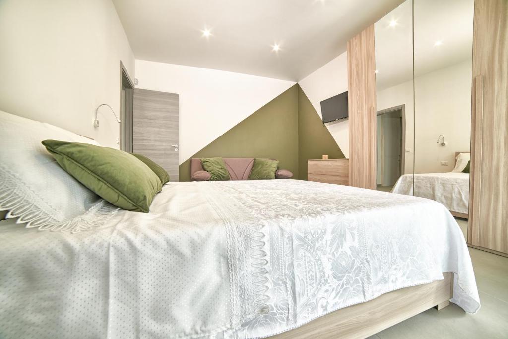 A bed or beds in a room at Il Casale di Monacella