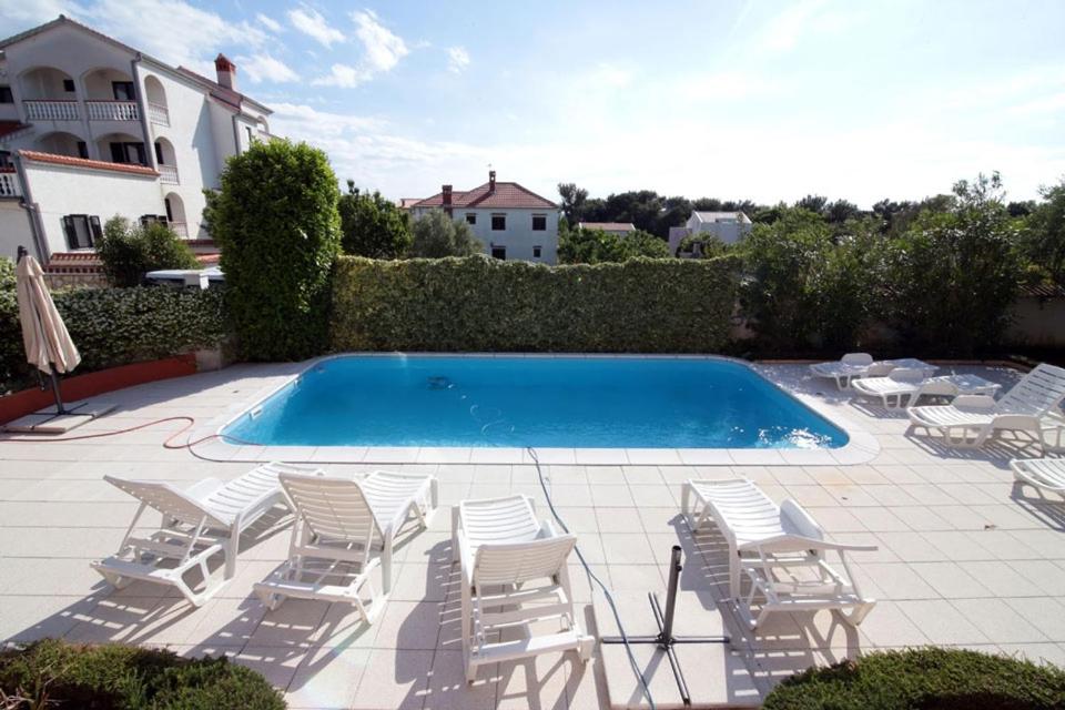 Basen w obiekcie Apartment in Zadar with balcony, air conditioning, WiFi 858-3 lub w pobliżu