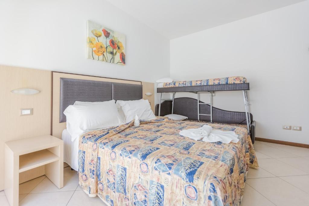 Postel nebo postele na pokoji v ubytování Hotel Bremen