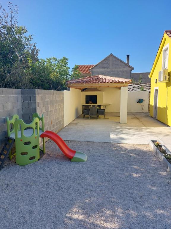 Budynek, w którym mieści się dom wakacyjny