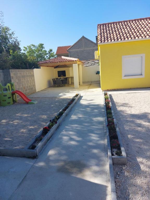 Budynek, w którym mieści się dom wakacyjny