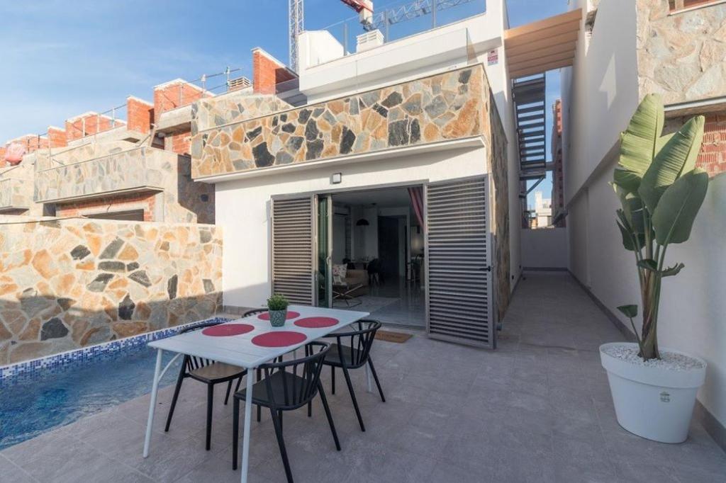 Villas LUXURY 3 BED, 2 BATH DETACHED VILLA, PRIME LOCATION, ONLY 400 MTRS TO THE BEACH en Los Alcázares, Murcia