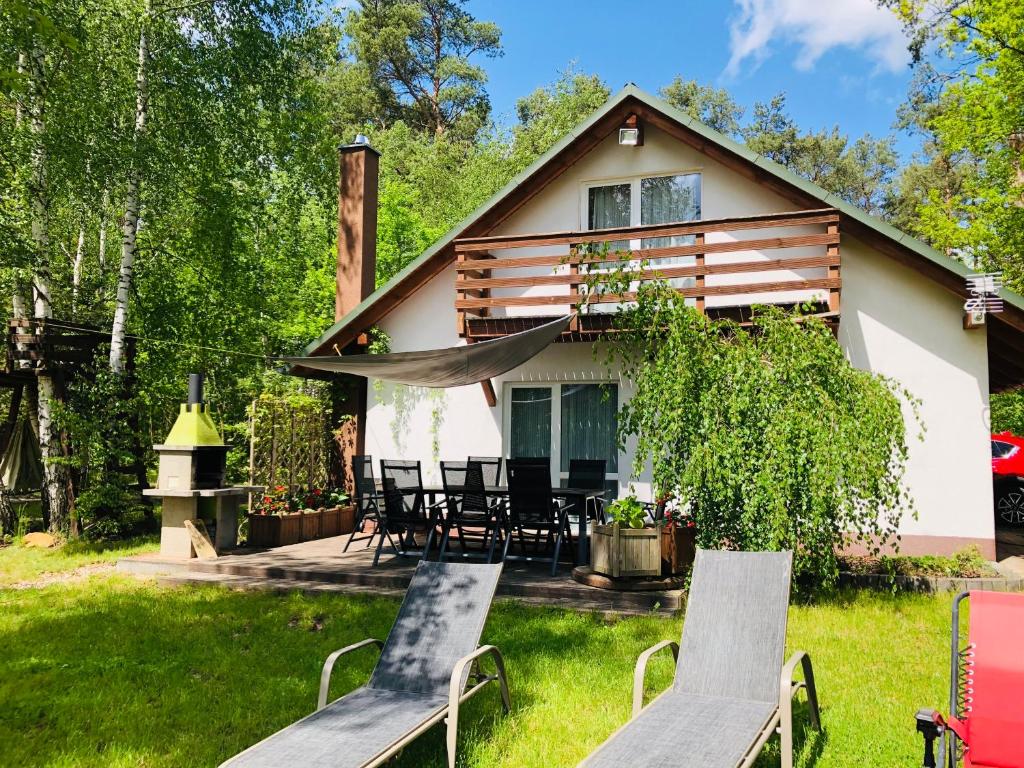 Domek nad stawem - Housity