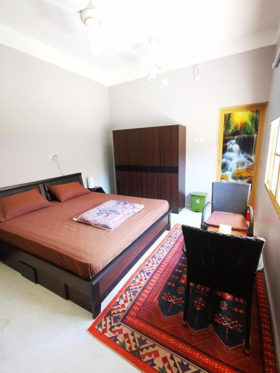 Postel nebo postele na pokoji v ubytování Al Hamra Guest House