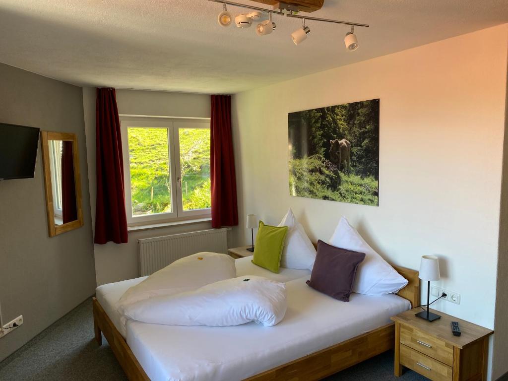 Postel nebo postele na pokoji v ubytování Grüner Hut - DEIN BERGHOTEL