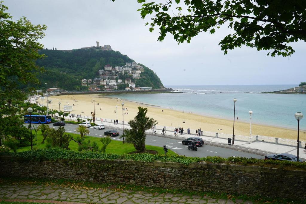 a view of a beach and a road with cars at ONDARRETA ROOM with independent entrance in San Sebastián