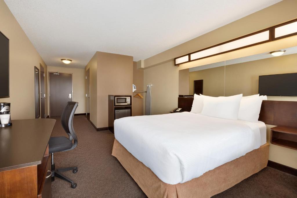 Microtel Inn and Suites by Wyndham Weyburn photo