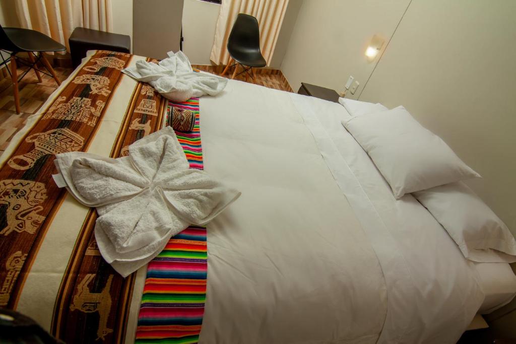 Postel nebo postele na pokoji v ubytování RUMIQOLQA Machupicchu Hotel