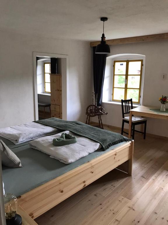 A bed or beds in a room at Ferienwohnung Johanna