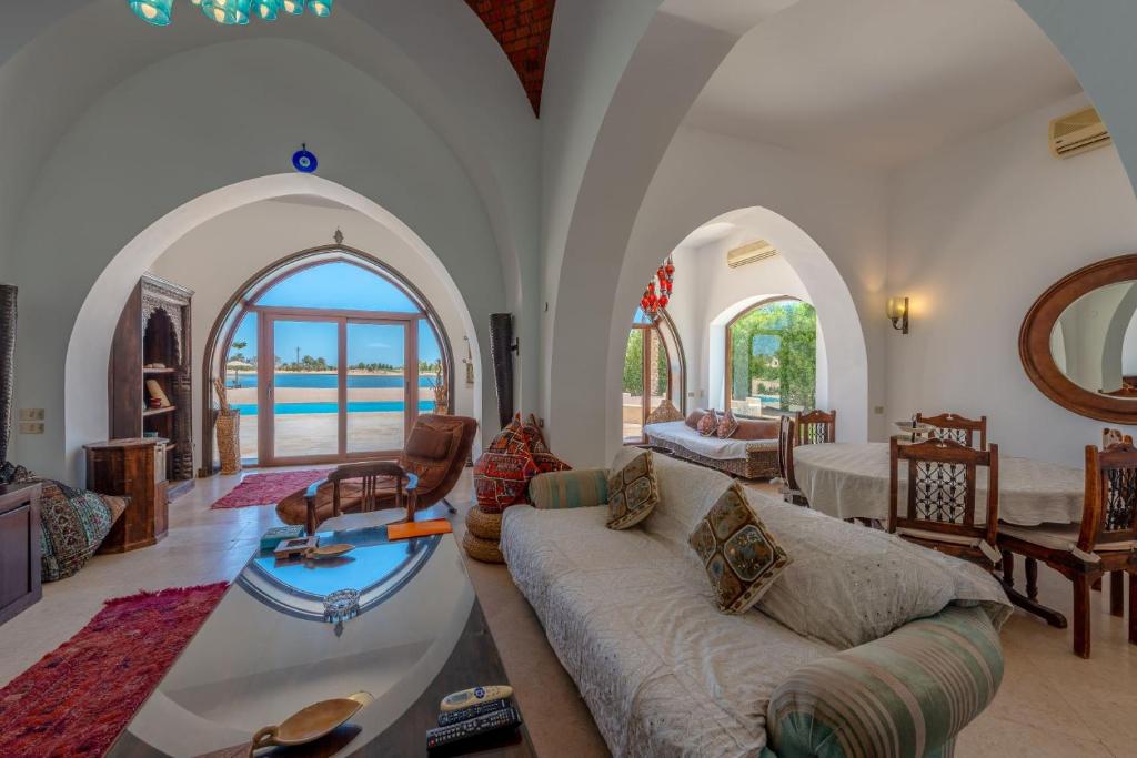 Postel nebo postele na pokoji v ubytování VESTA - El Gouna Residence