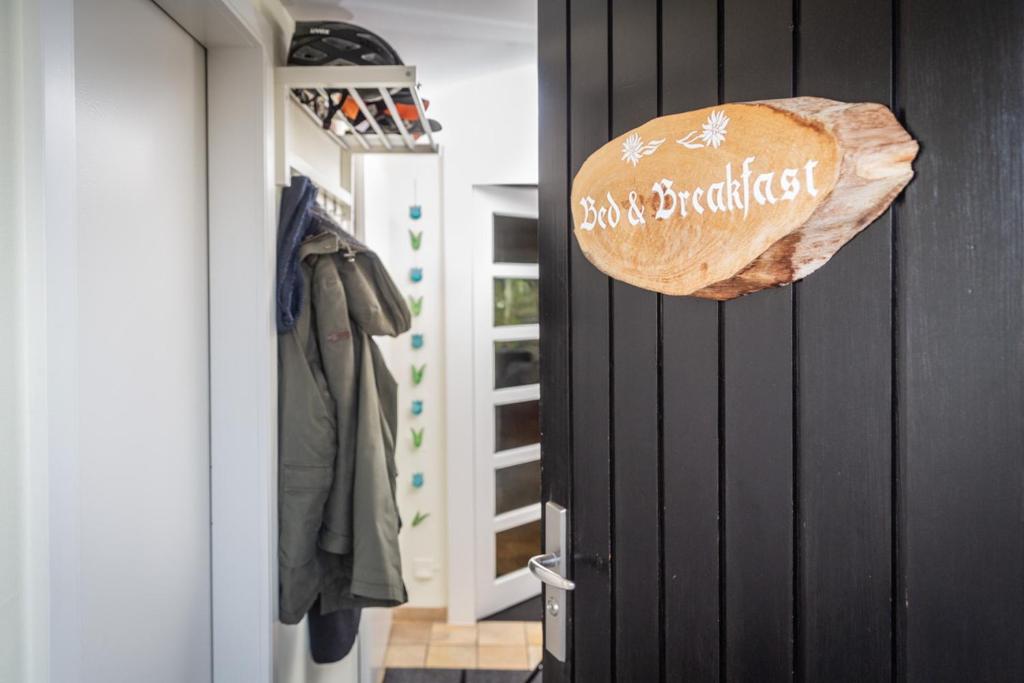 Fotografie z fotogalerie ubytování MyBednBreakfast in Bottmingen v destinaci Bottmingen