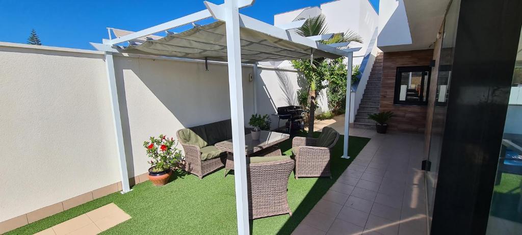 Lo Pagan Holiday House - Three-Bedroom Villa