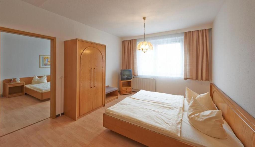 Postel nebo postele na pokoji v ubytování Alpha Apparthotel leipzig-Rötha