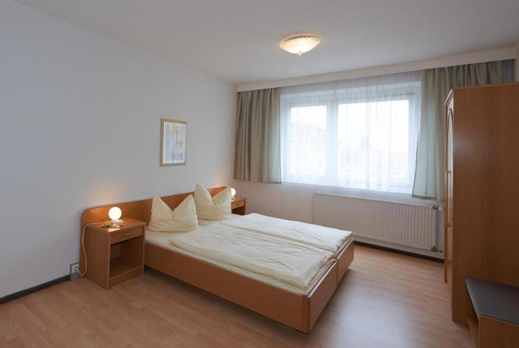 Postel nebo postele na pokoji v ubytování Alpha Apparthotel leipzig-Rötha