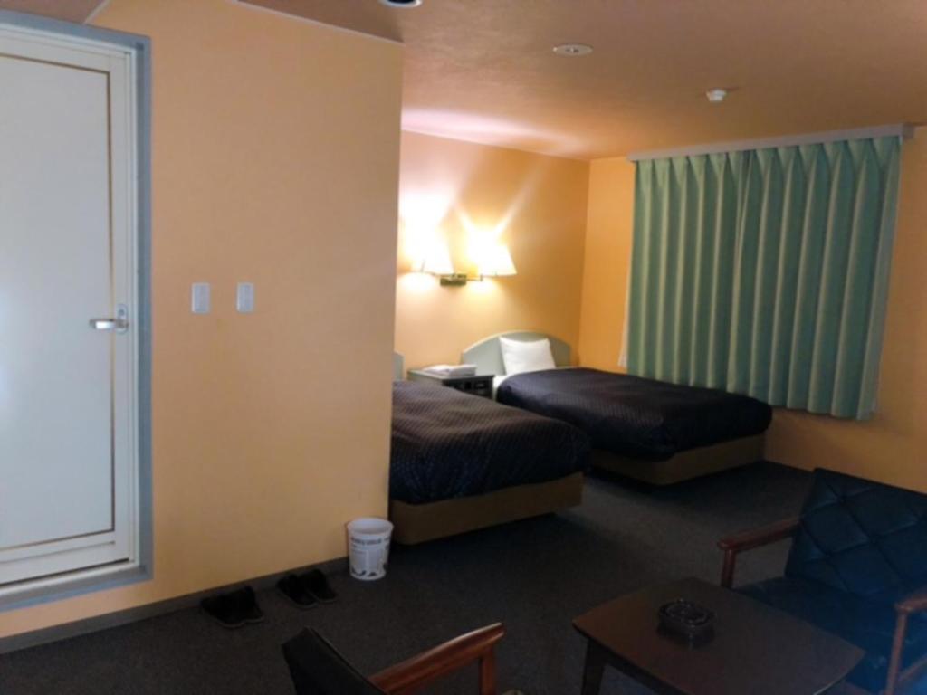 Postel nebo postele na pokoji v ubytování Seagrande Shimizu Station Hotel