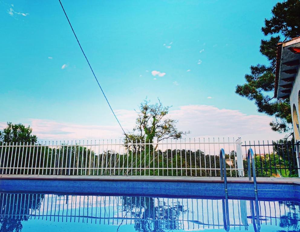 Bazén v ubytování Villa Mas Blau nebo v jeho okolí
