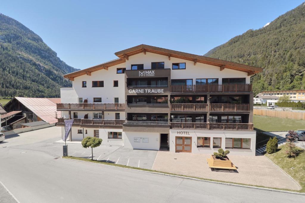 Nespecifikovaný výhled na hory nebo výhled na hory při pohledu z hotelu