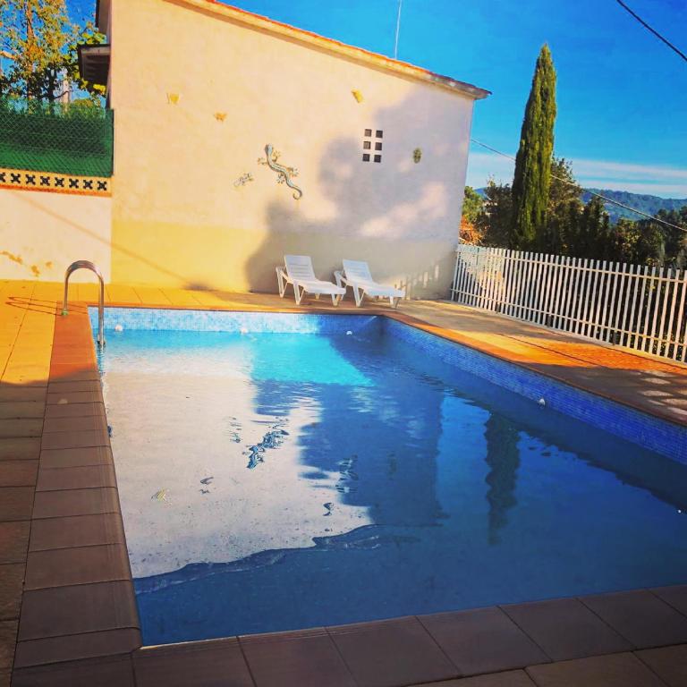 Bazén v ubytování Villa Mas Blau nebo v jeho okolí