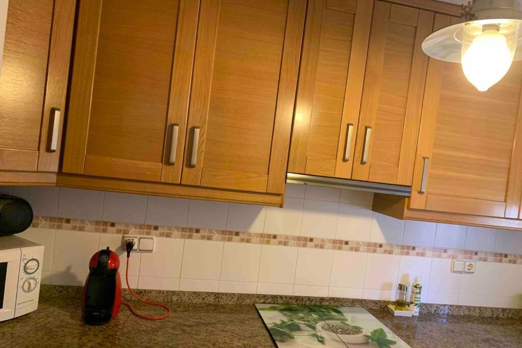 Kuchyň nebo kuchyňský kout v ubytování Piso de lujo en urbanización en Arenales del Sol