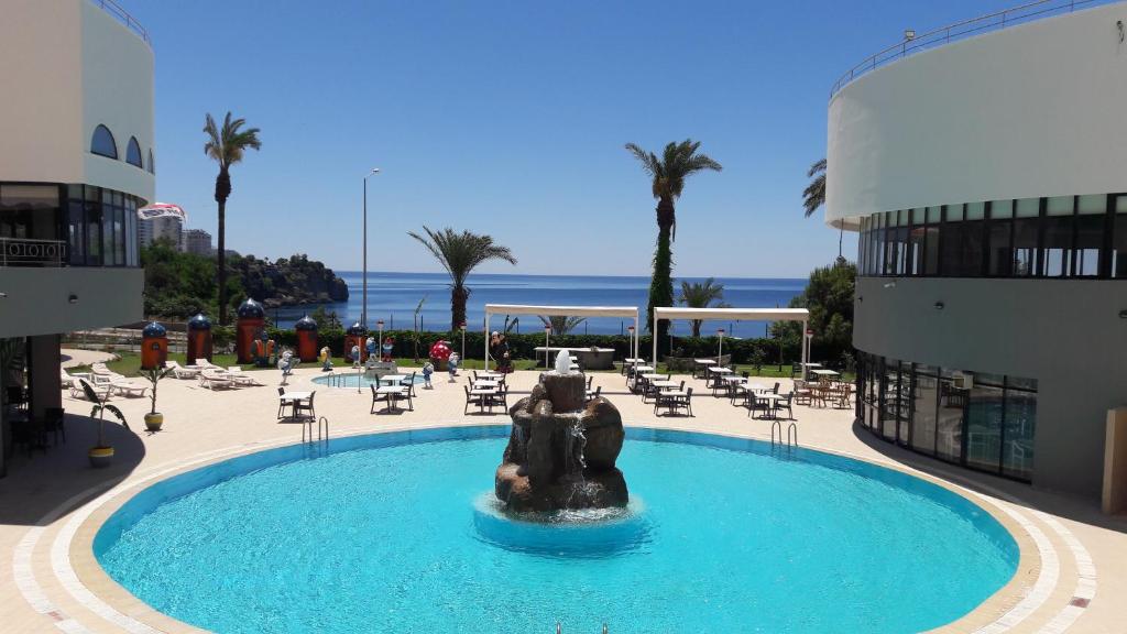 The swimming pool at or close to Cender Hotel