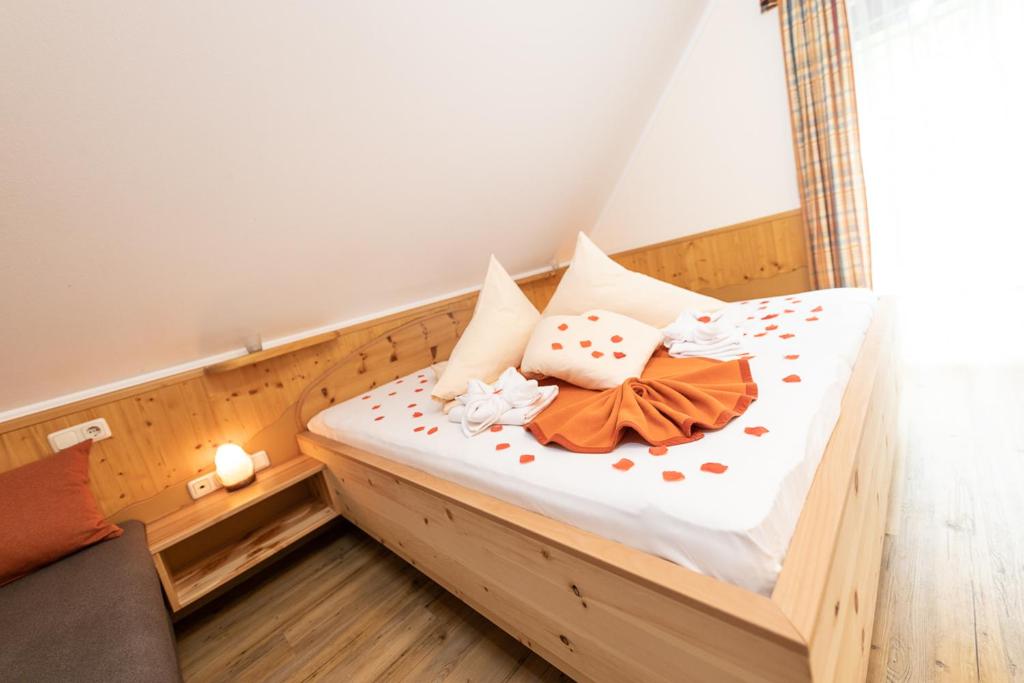 Postel nebo postele na pokoji v ubytování Thermenhof PuchasPLUS Loipersdorf