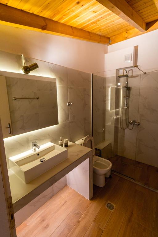 Koupelna v ubytování Santakira Villas
