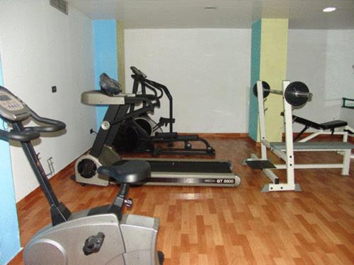 Fitness centrum a/nebo fitness zařízení v ubytování Charles Hotel